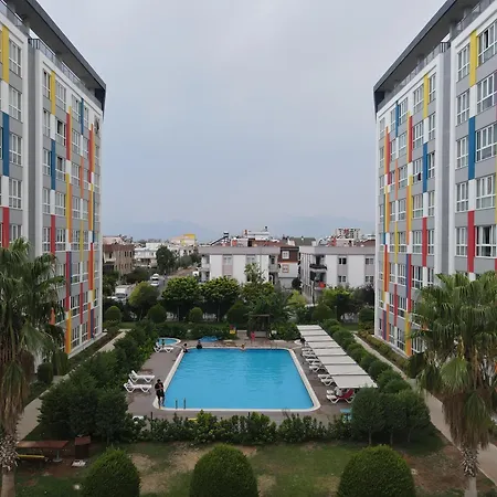 Sunshine Airport - Spa, Pool 88 Apartment